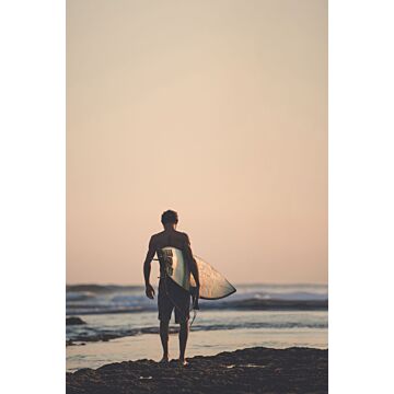 fototapet surfare med surfbräda aftonrodnadsrött, blått och svart